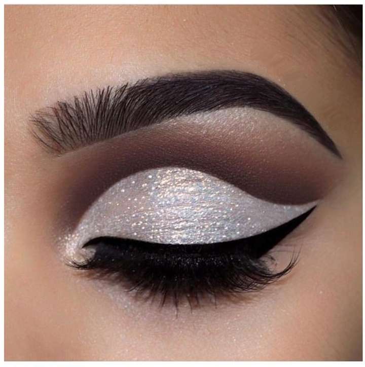 tanvi27 Chrome Liquid Smoky White Eyeshadow Get Glitter Glow 7 ml Price in India Buy tanvi27 Chrome Liquid Smoky White Eyeshadow Get Glitter Glow 7 ml Online In India Reviews Ratings