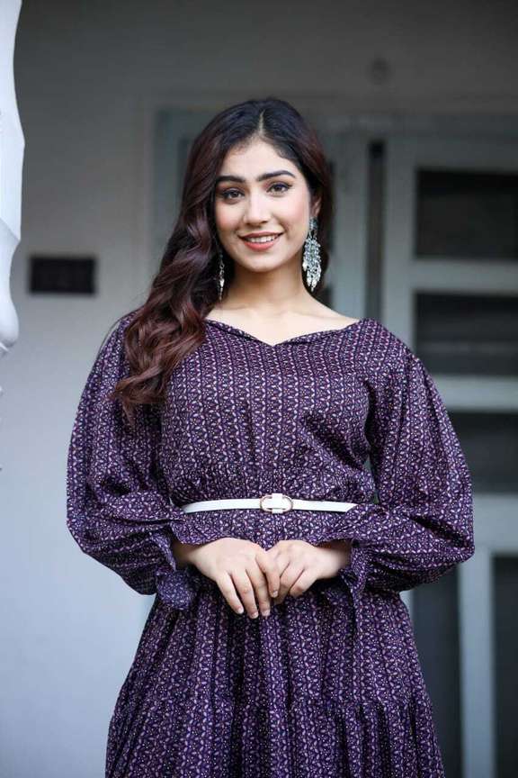 Lady in purple dress clearance