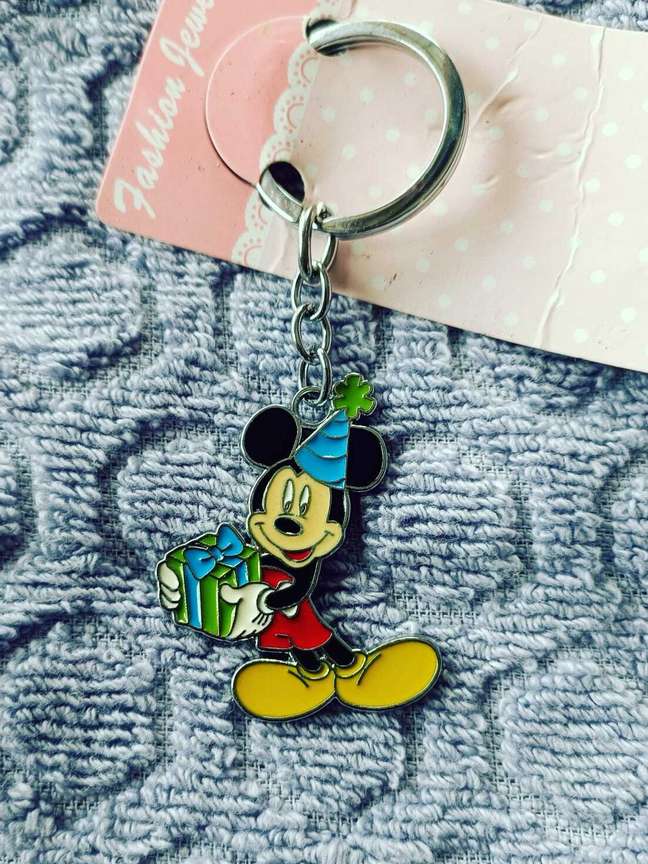 Mickey mouse metal keychain deals
