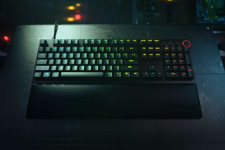 Razer Huntsman V2 - Optical (Linear Red Switch) RZ03-03930100-R3M1 