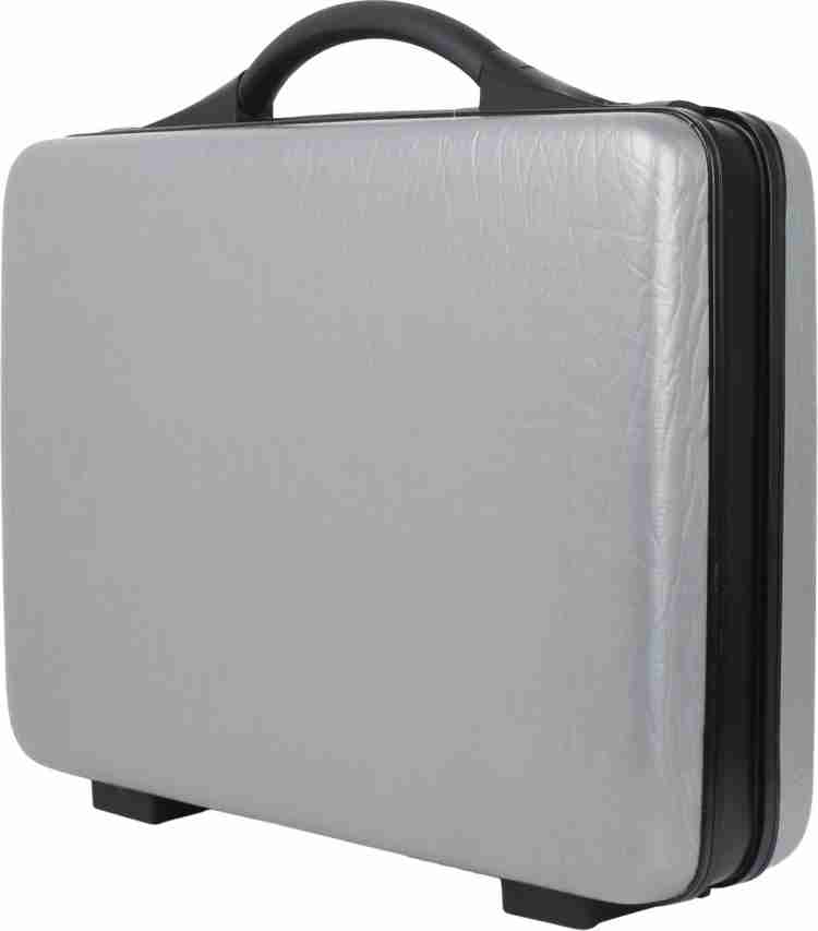 Vip hotsell briefcase flipkart