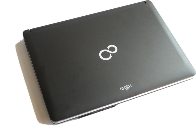 FUJITSU Lifebook Intel Core i3 5th Gen - (8 GB/500 GB HDD
