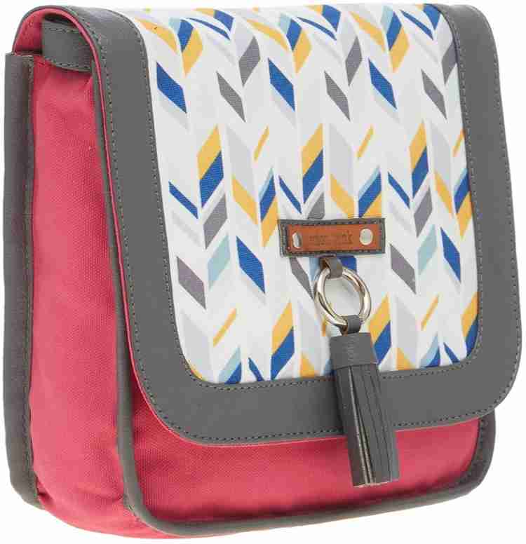 Arrow store sling bag