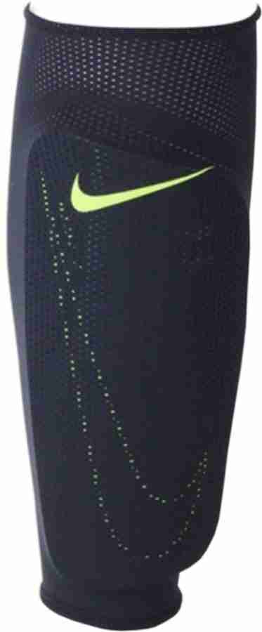 Nike shin guards store flipkart