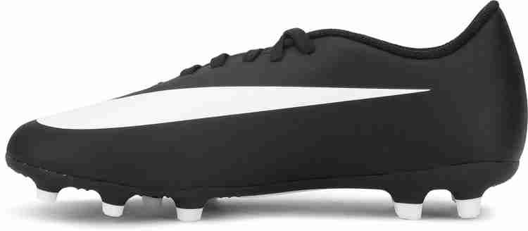 Nike black sales football shoes