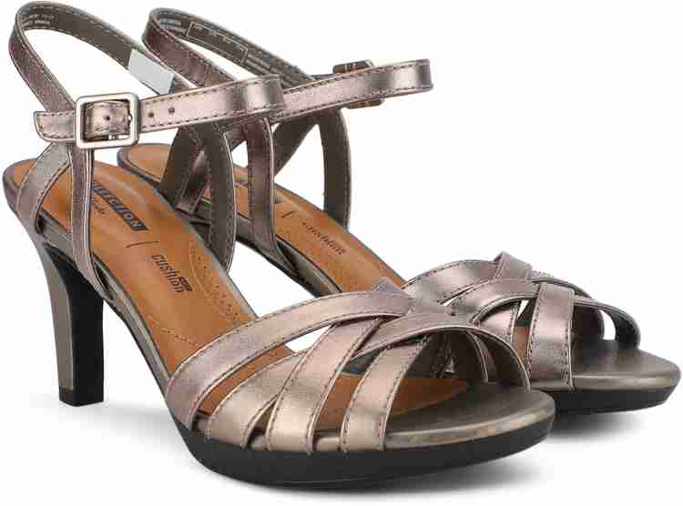 Adriel wavy womens sandals discount