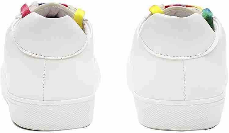 Street style store white sneakers clearance