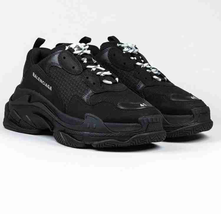 Triple s all store black