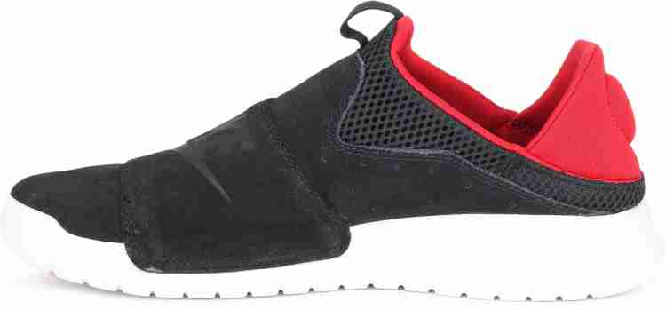 Nike benassi slip on shoes best sale