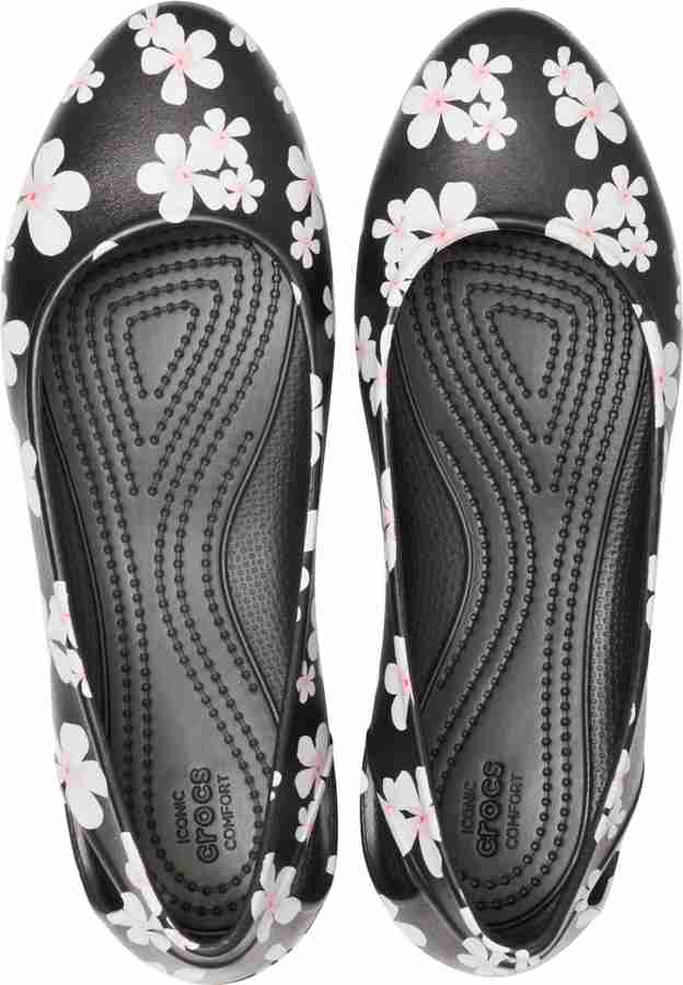 Crocs laura graphic flats deals