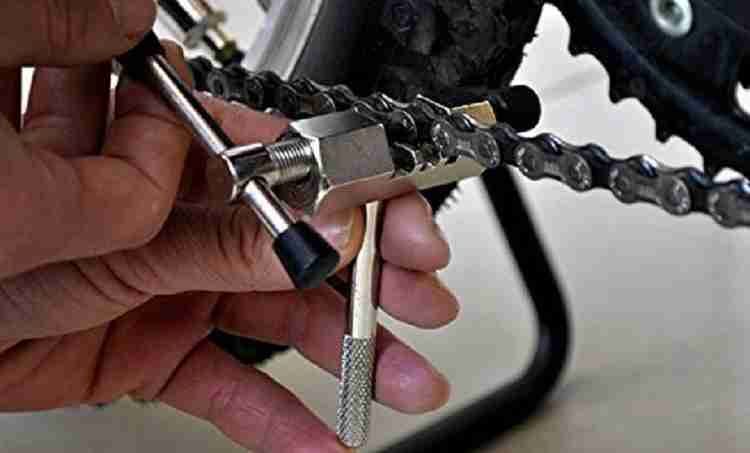 Cycle chain outlet repair tool