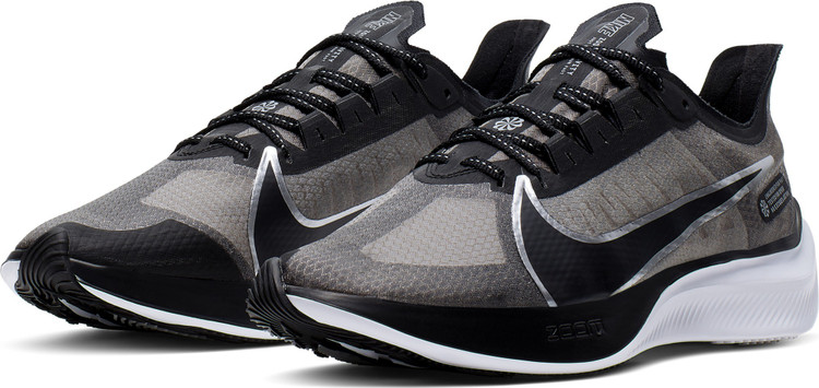 nike running zoom gravity trainers in black