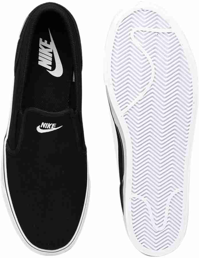 Nike slip on white hot sale shoes