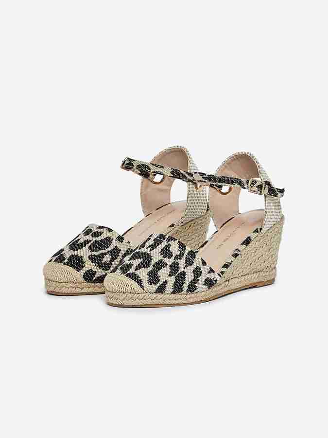 Dorothy perkins gold wedges store