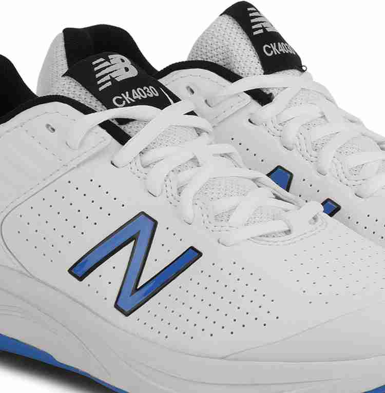New balance cricket shoes for men online