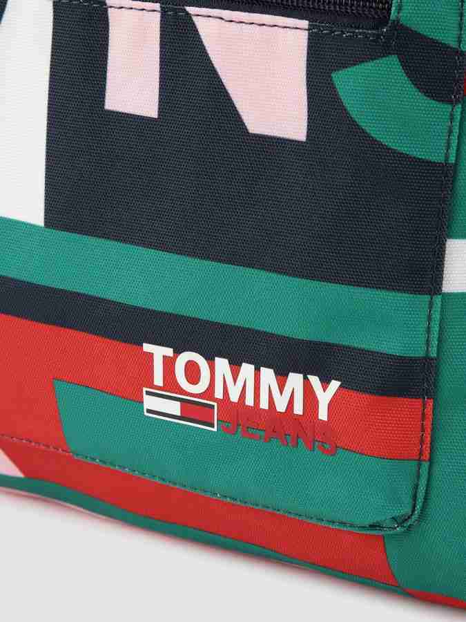 Tommy deals girl bag