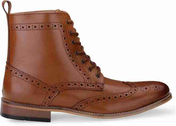 Wingtip chukka top