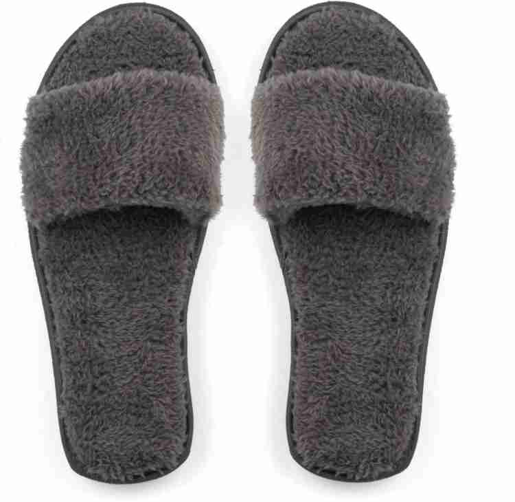 Fuzzy mens 2024 slippers