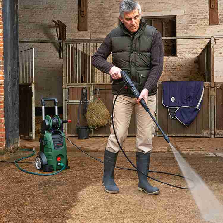 Aquatak 140 outlet pressure washer