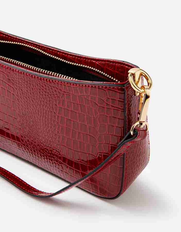 Red bag accessorize store