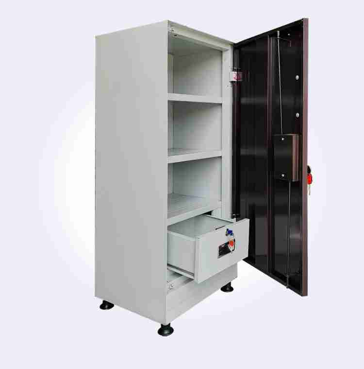 Single door outlet steel almirah
