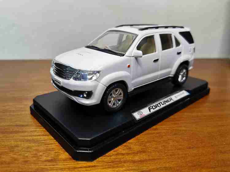 Fortuner diecast 2025