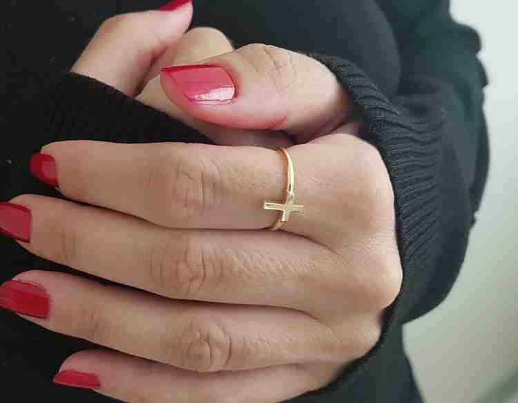 Dainty outlet cross ring