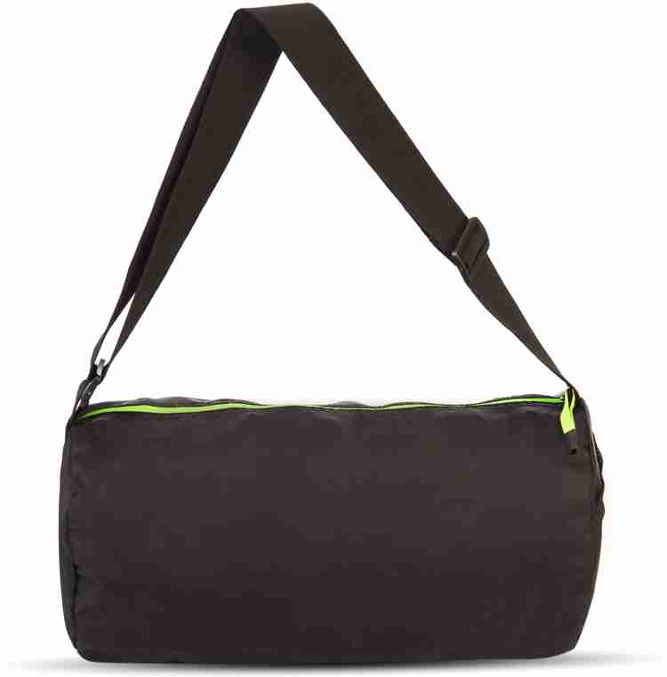 12 Gym Bags You Won't Be Embarrassed to Carry  Stylish gym bags, Workout  bags, Yoga gym bag