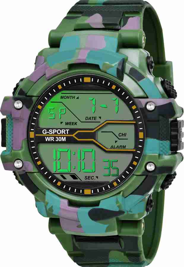 Army boys watch new arrivals