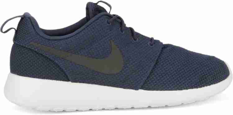 Mens white hot sale roshe runs