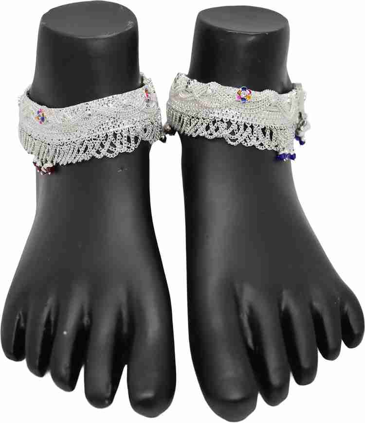 Girl leg chain shop