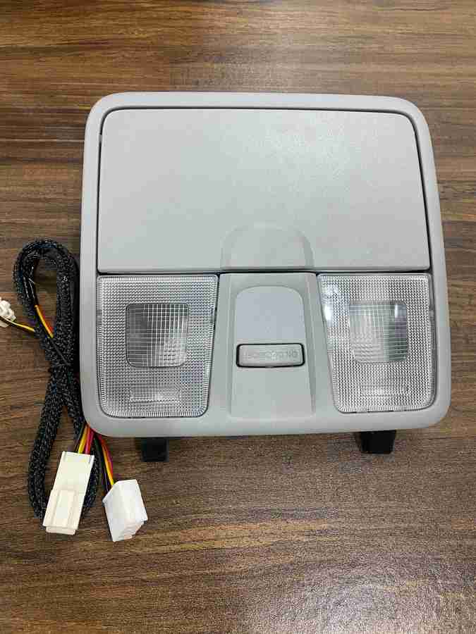 Front dome store lamp in car