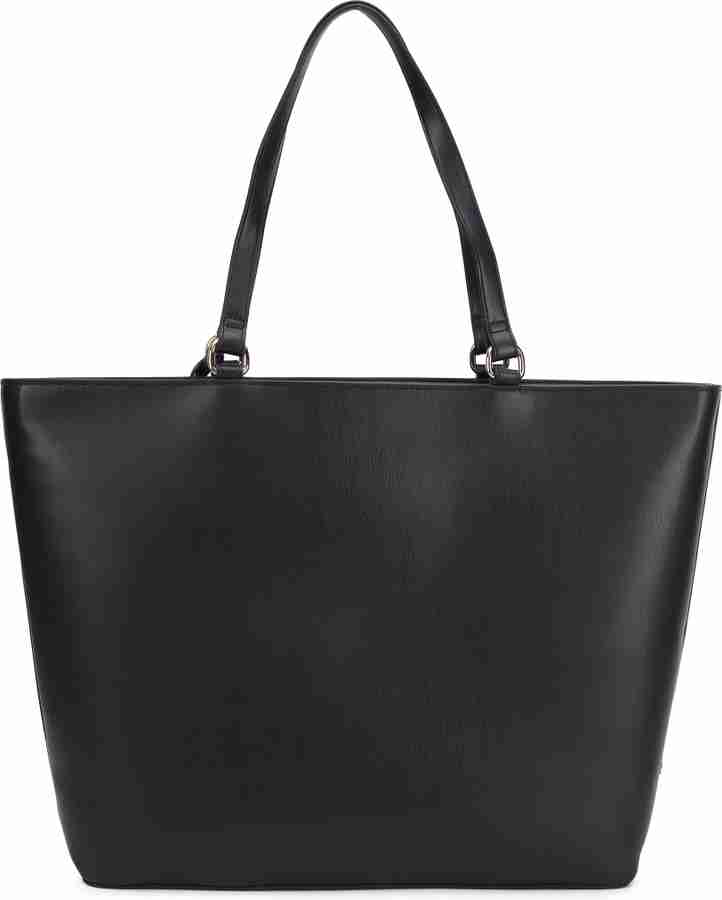Tommy hilfiger cheap handbags flipkart