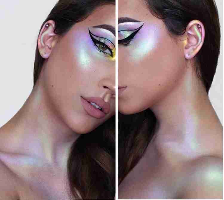 Highlighter for store glowing skin