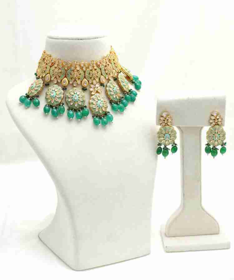 Malhotra deals artificial jewellery