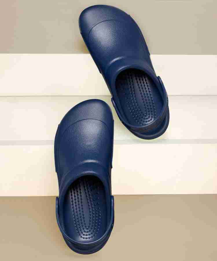 Crocs for men store flipkart