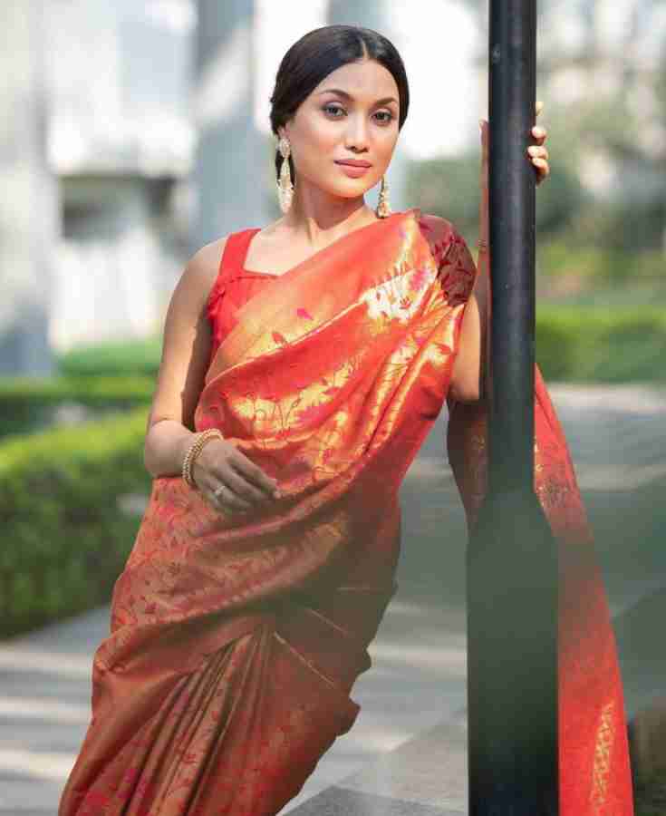 Buy fospy Woven Banarasi Silk Blend, Pure Silk Red Sarees Online @ Best  Price In India