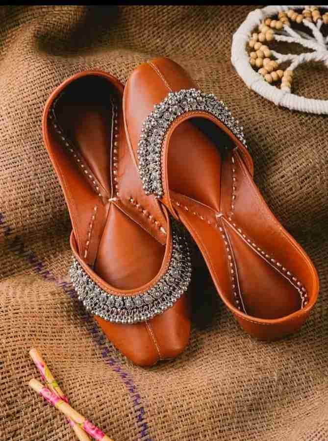 Ghungroo jutti online on sale
