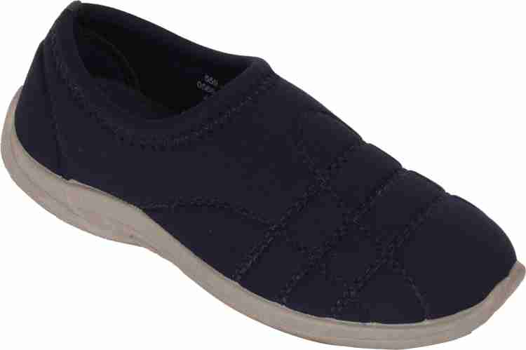 Bata canvas shoes black best sale