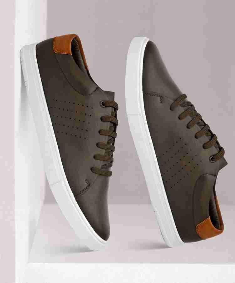 Roadster cheap sneakers flipkart