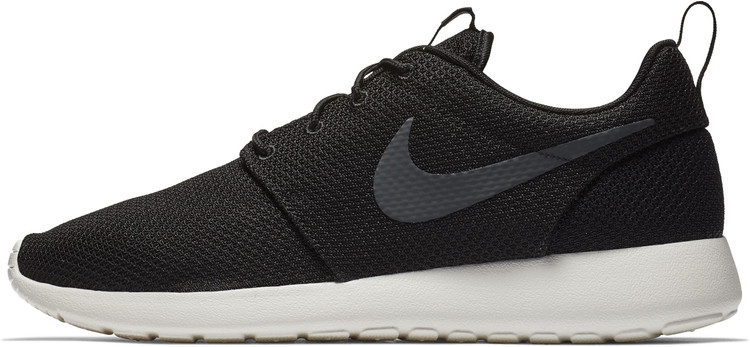 black roshe shoes