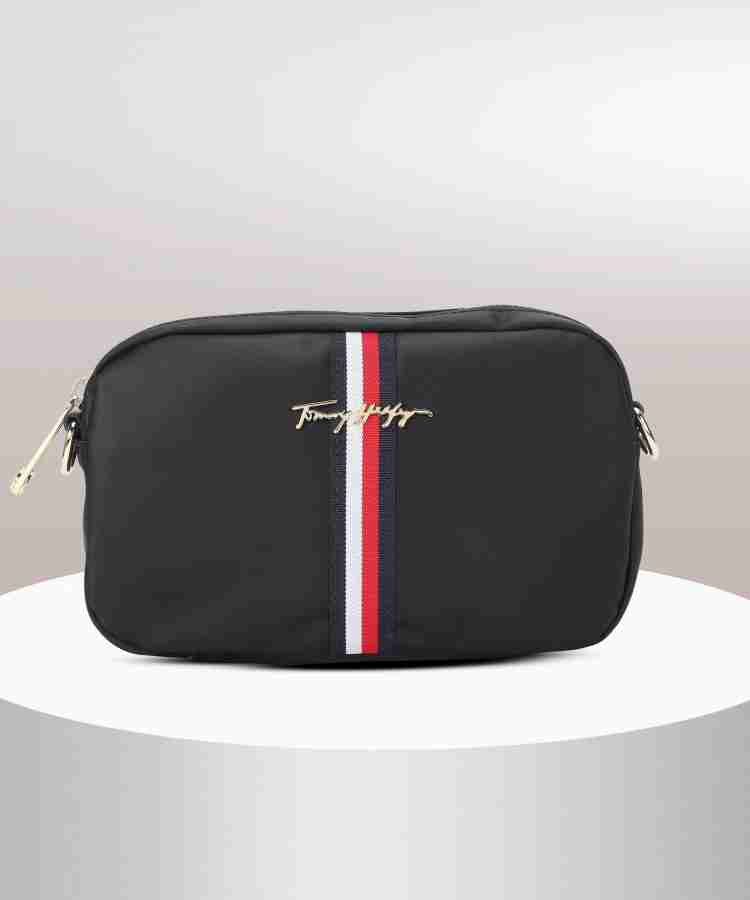 Tommy deals sling bag