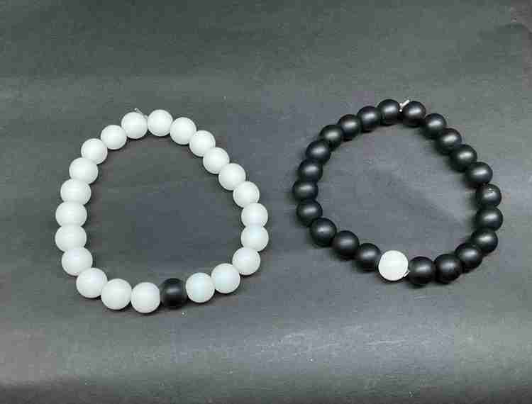 Rubber bracelet with black and white bead top