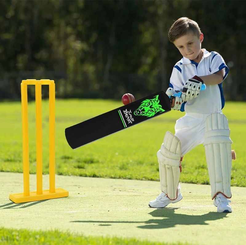 LYCAN Junior Size 3 PVC Cricket Bat for 8 Yrs - Image 4