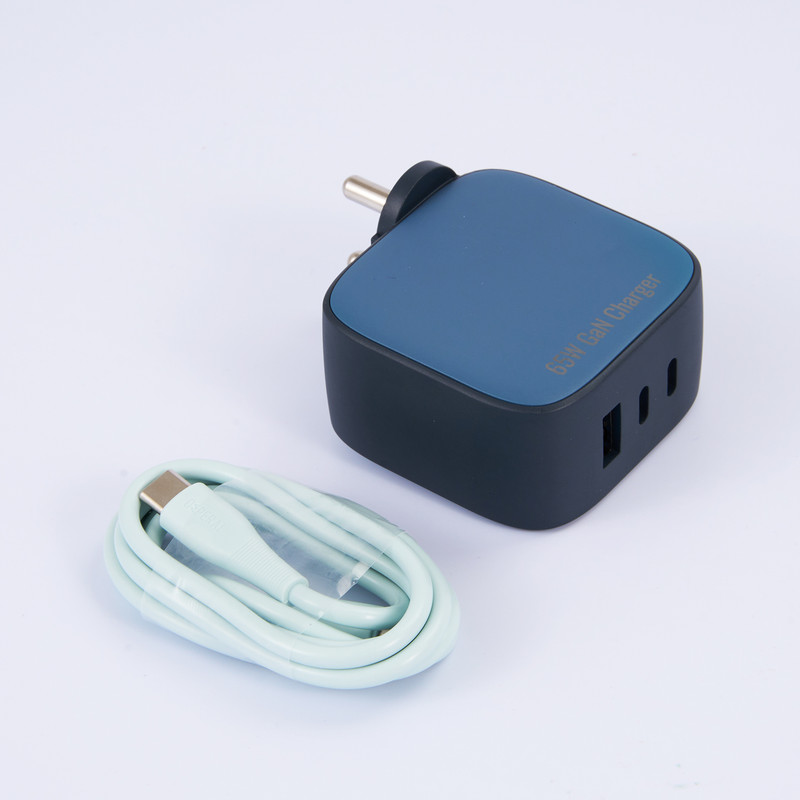 DeperAI 65 W GaN 3.4 A 3 Port Mobile Charger with Detachable Cable Blue, Cable Included