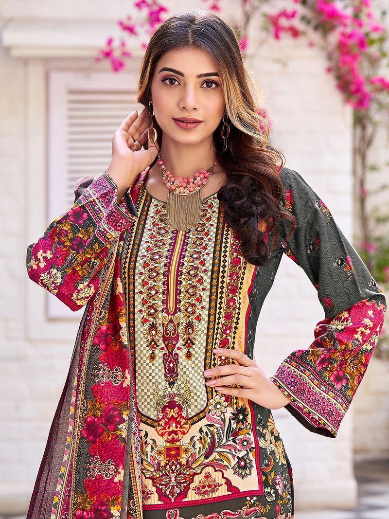 Varanga Women Cotton Blend Kurta Pant Dupatta Set - Image 5