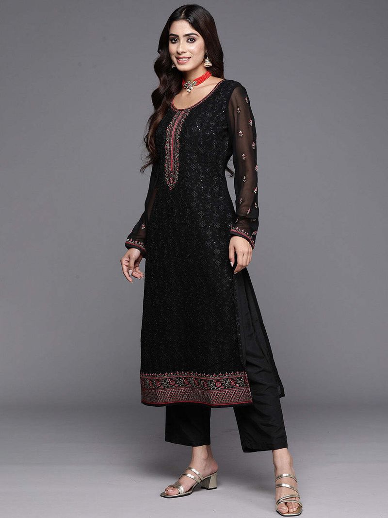 Women Pure Silk Kurta Pant Dupatta Set - Image 4