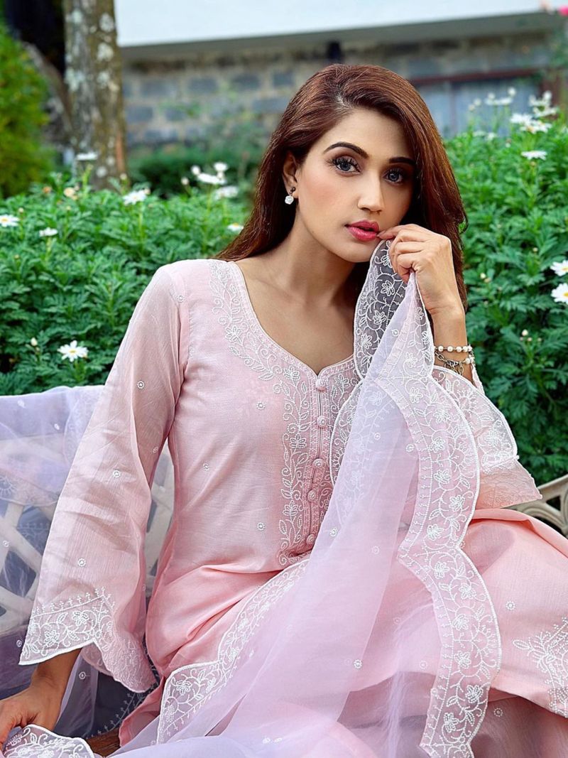 Royal Export Silk Blend Kurta Pant Dupatta Set - Image 4