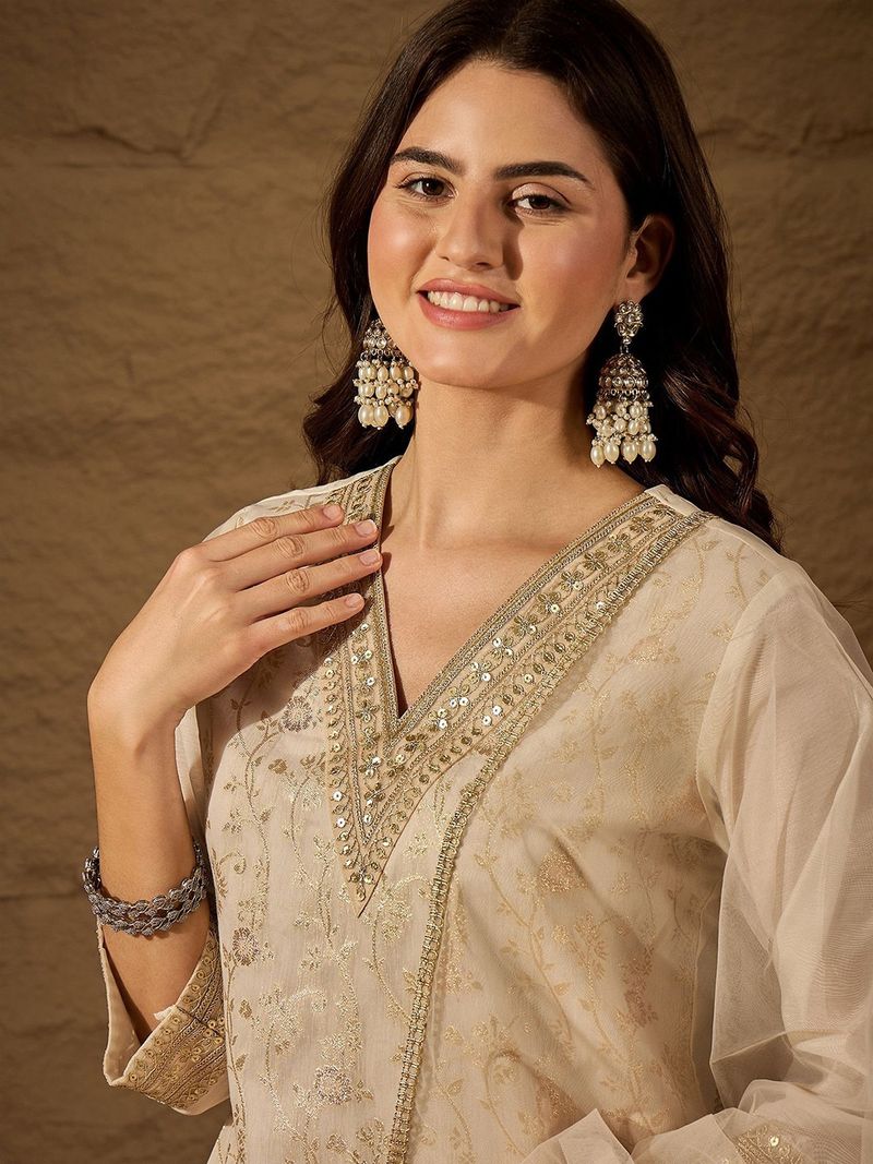 Sanila Embroidered Kurta Set - Image 6