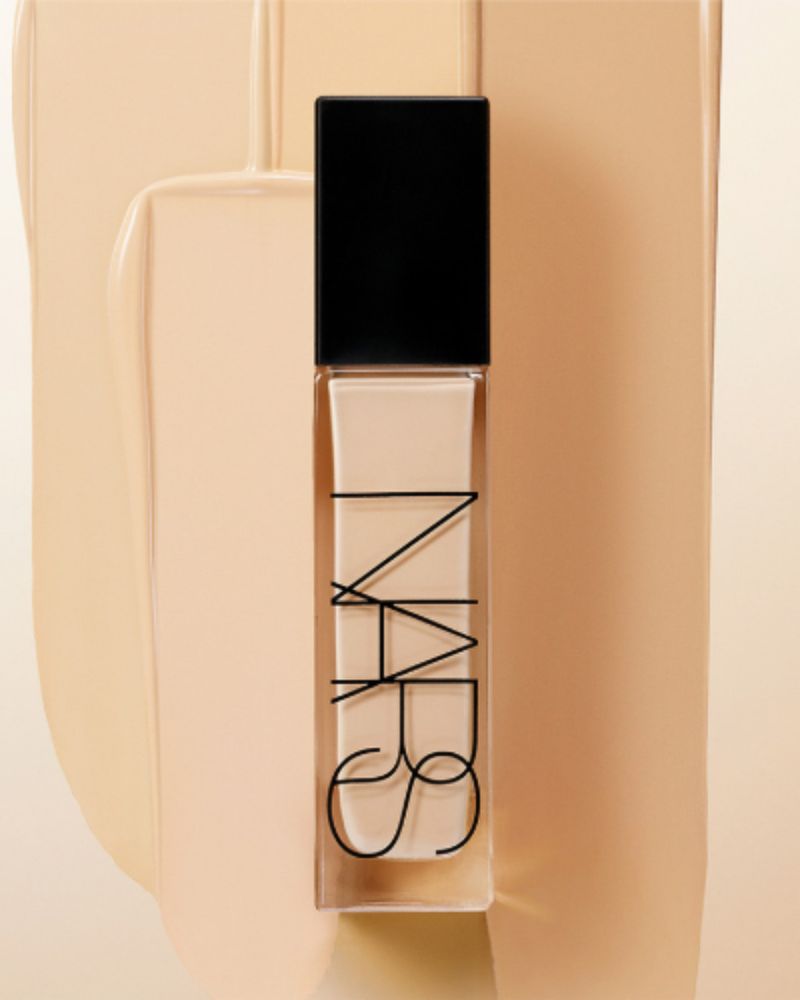 Natural Radiant Longwear Foundation 30ml - Image 3